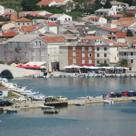 Apartment Alaburic Pag Town