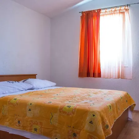 Apartment Alaburic Pag Town